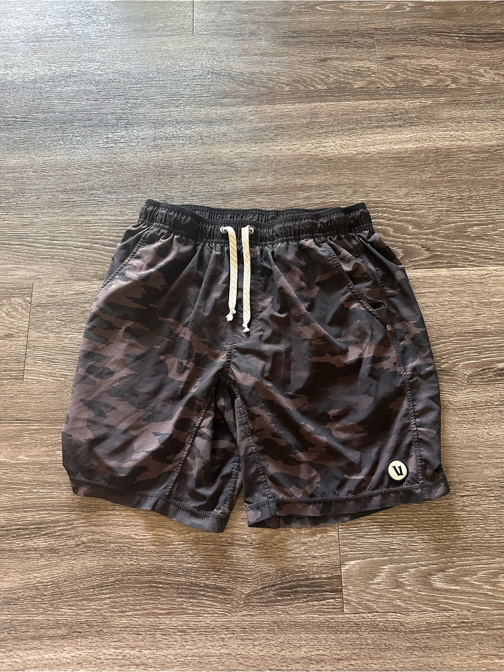 Vuori Kore Shorts Athletic Lined Camo Men’s Black/Gray Size Small board short